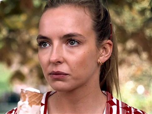 Jodie Comer (Villanelle) fucks Eve at her apartment
